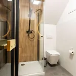 Henry - Prywatna Sauna I Jacuzzi