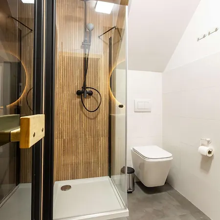 Henry - Prywatna Sauna I Jacuzzi